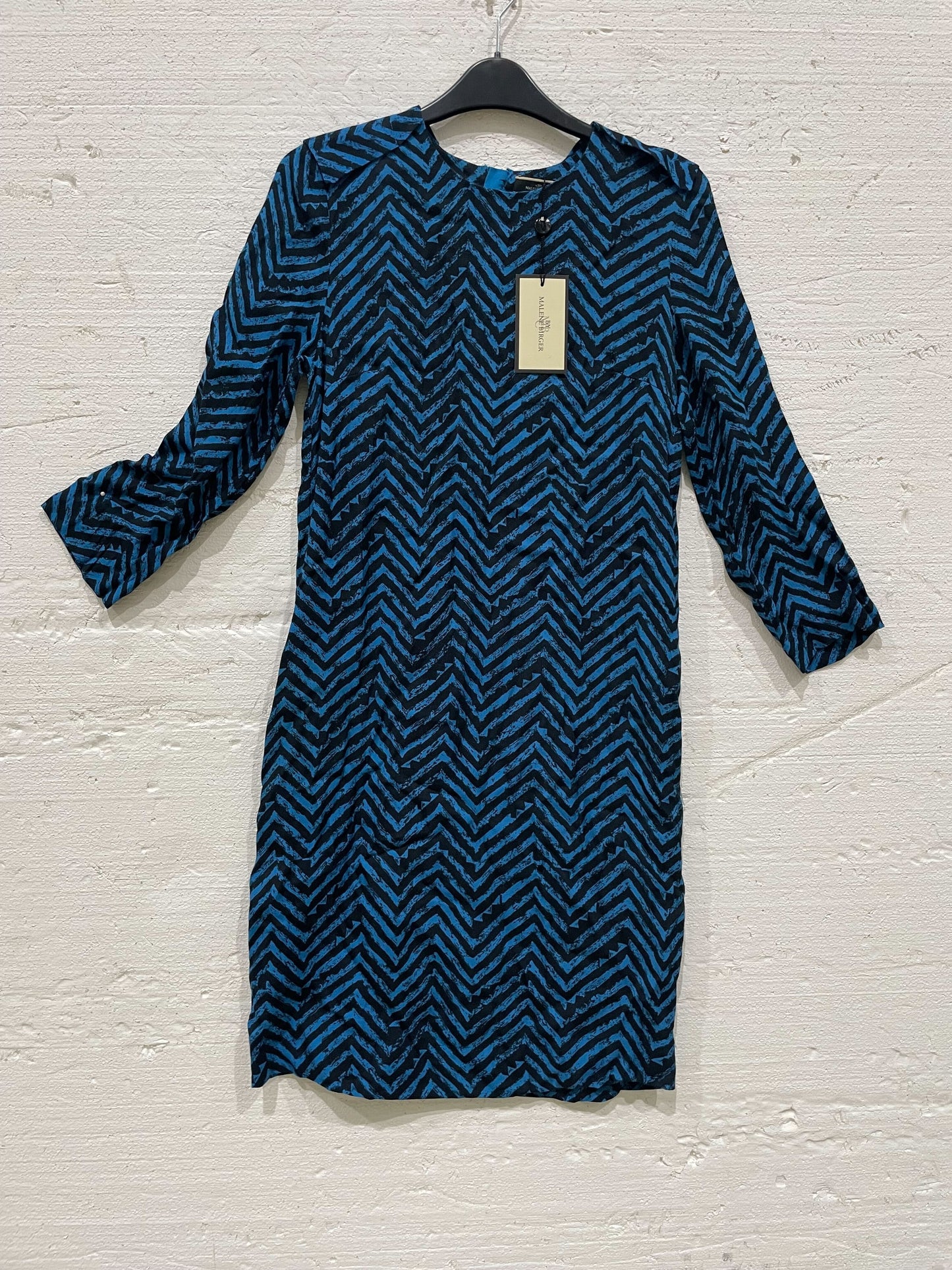 By Malene Birger-Dalooni Ocean Blue Graphic printed dress Ocean Blue 32 Ocean Blue 32